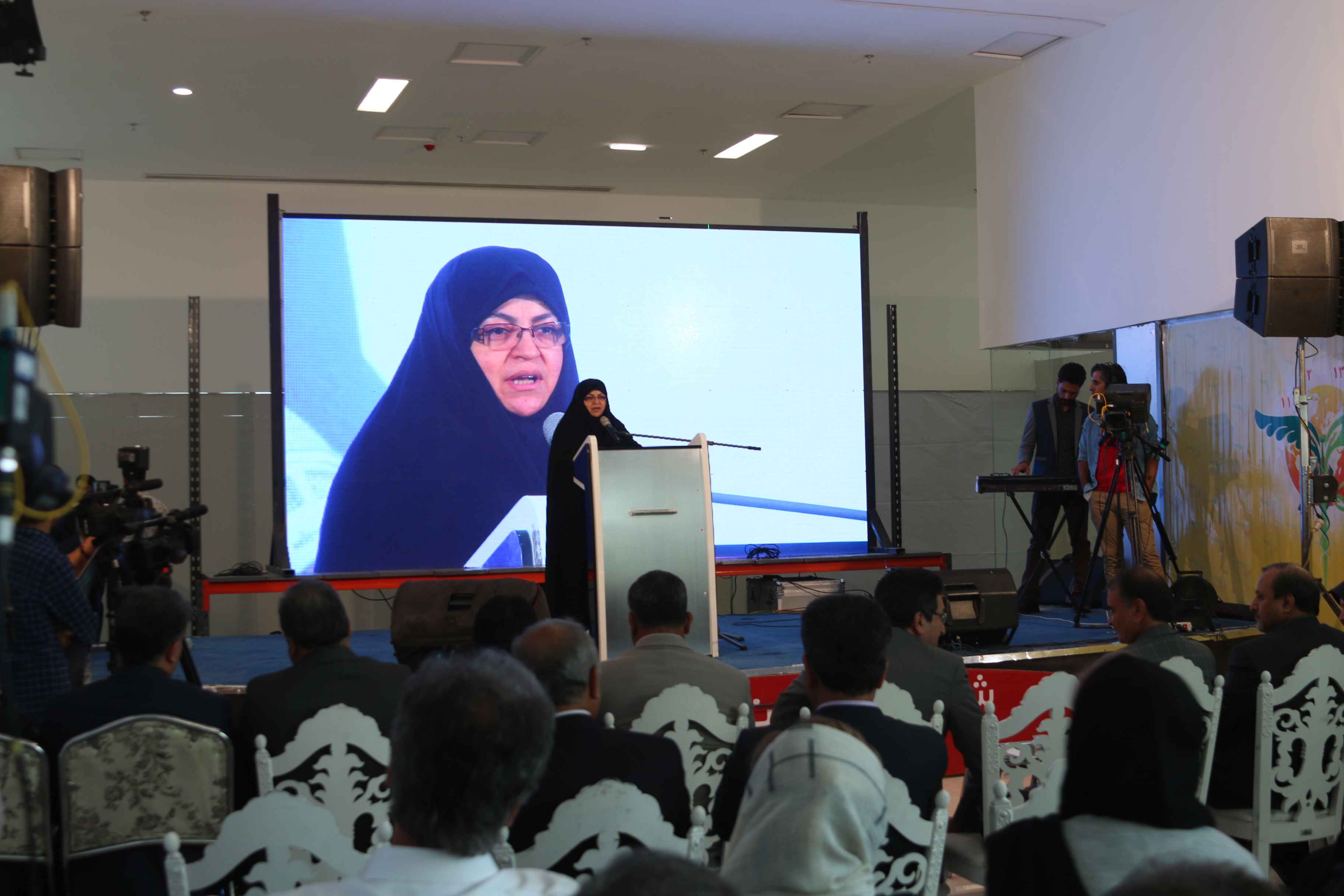 سخنرانی سرکار خانم دکتر چنگیز در زمان برگزاری نمایشگاه و کنفرانس گردشگری سلامت اصفهان